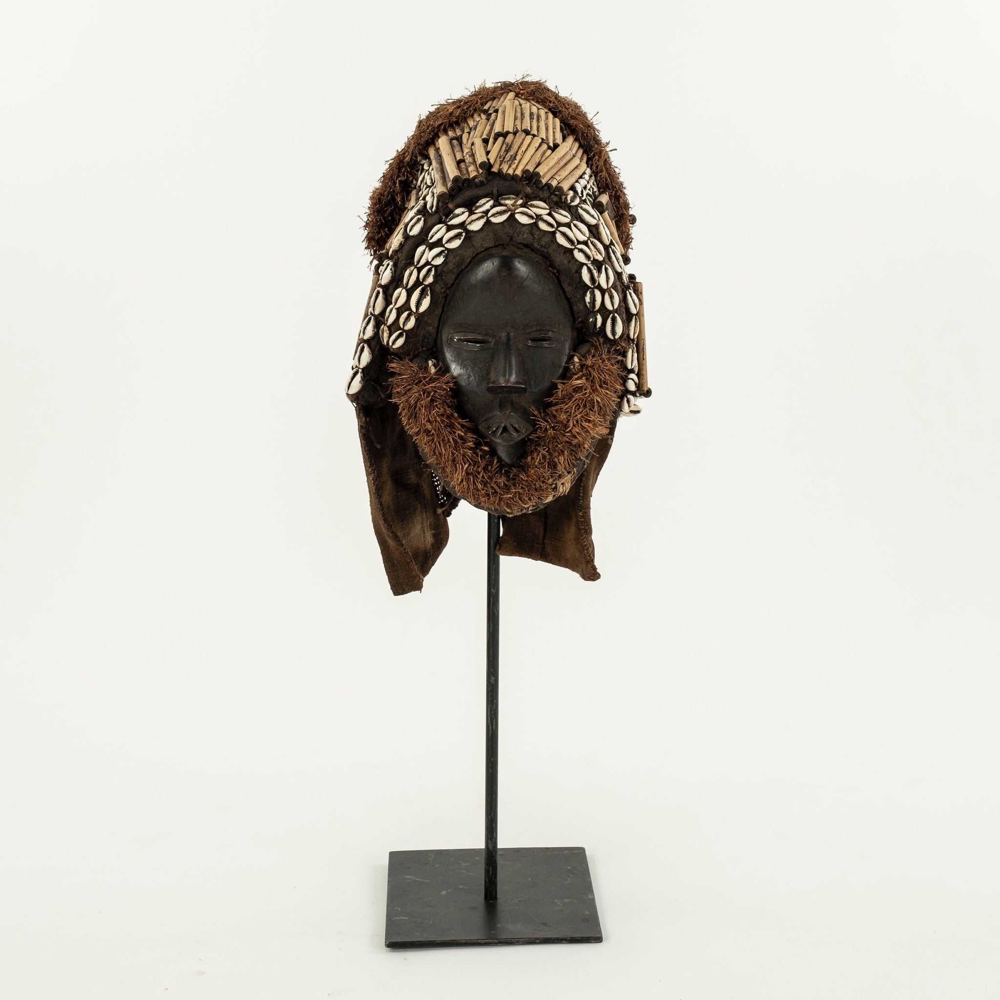 DAN top MASK WITH CLOTH AND COWRIES