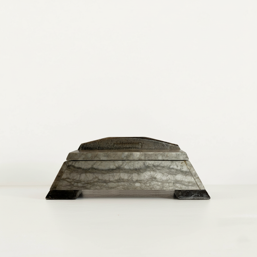 Monochromatic Marble Box