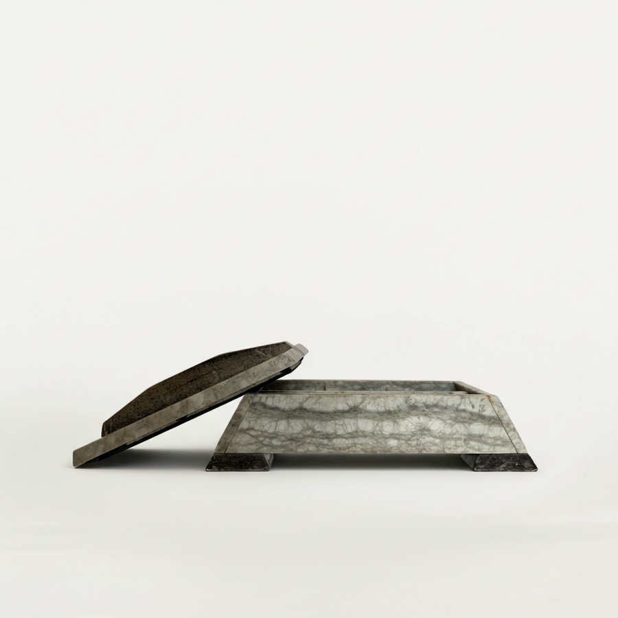 Monochromatic Marble Box